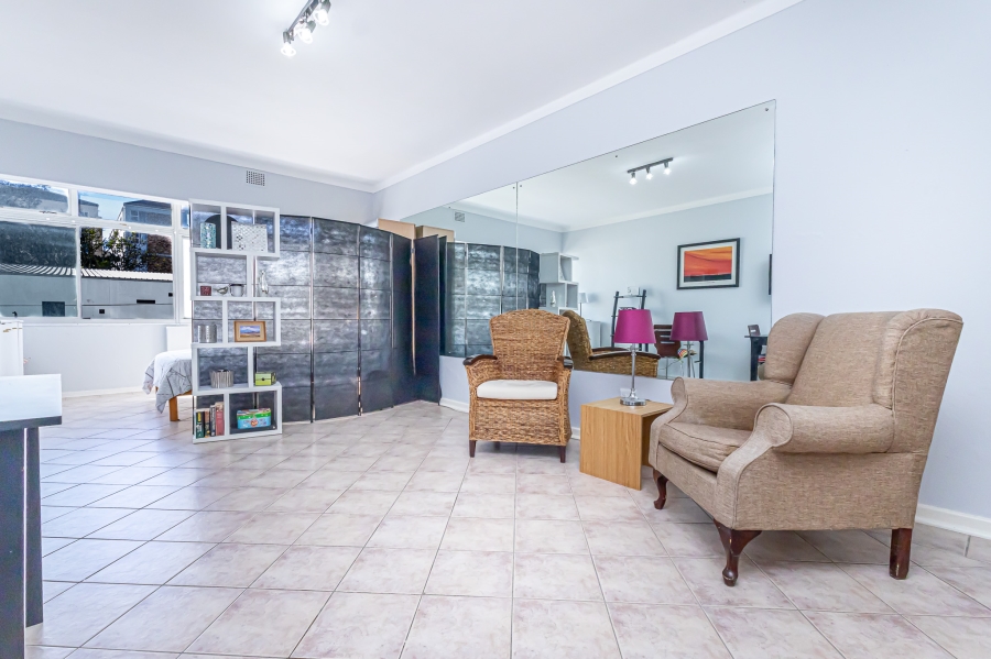 1 Bedroom Property for Sale in Sea Point Western Cape